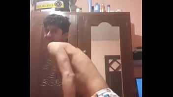 Preview 4 of Celebrity Family - Sobrino cachondo manda video sexual a su t&iacute_o en busca de un gran pollon