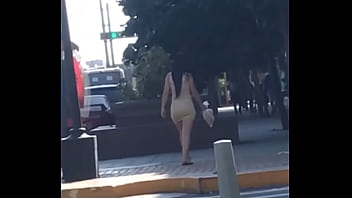 Preview 4 of Virgin Blood Sex - Venezolana de buen cuerpo caminando por la calle con vestido a rayas