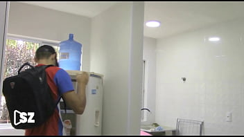 Preview 2 of Ebony Milf Dp By Young Guys - Estudante chega em casa pronto pra sexo e a namorada n&atilde_o vem (Assista COMPLETO NO RED ou em sheer.com/SZvideo
