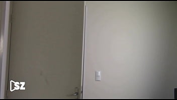 Preview 1 of Ebony Milf Dp By Young Guys - Estudante chega em casa pronto pra sexo e a namorada n&atilde_o vem (Assista COMPLETO NO RED ou em sheer.com/SZvideo