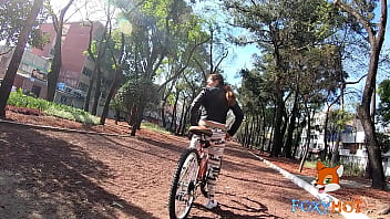 Preview 3 of Ida 14 - viaje en bicicleta y mostrando un poco el culo en tanga