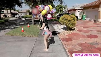 Preview 1 of Xbbojyvdh - Sexy teen lets her customer fuck her pussy