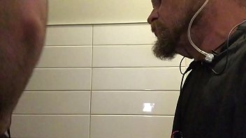 Preview 1 of Wwwwwwww Xxx Bf - sucking chubby at work. throwback