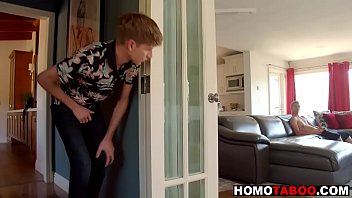 Preview 2 of Wwwxxxxi M - Peeping on my stepbrother&#039_s big cock