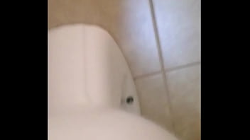 Preview 2 of Arabishave Domain - Petit pipi dans les toilettes