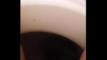 Preview 4 of Arabishave Domain - Petit pipi dans les toilettes