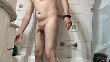 Preview 1 of Laula Xxx - Ducha polla
