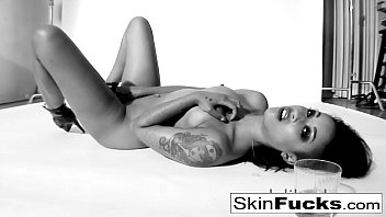 Preview 4 of Xvideo Varna Sal - Sexy Skin Diamond playing with her tight wet pussy!