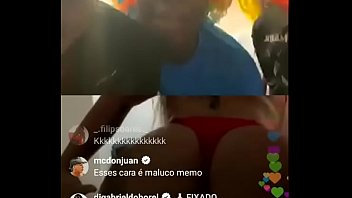Preview 1 of Rocco Sex Granny - Novinhas safada se exibindo na live do DJ Gabriel do borel