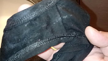 Preview 4 of Kajool Bf Bur Xxx - Smelling sister in law&#039_s panties