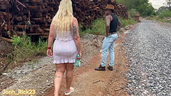 Preview 1 of Sunny Leone Fuck In Red Cat - Tiffany ,  foi na fazenda buscar leite foi fundida pelo capataz