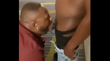 Preview 1 of Wemansrape Man - Boquete na rua
