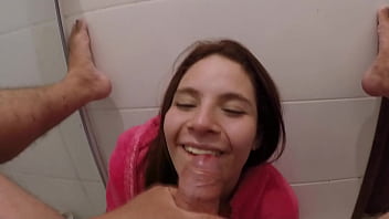 Preview 2 of Amanda Xe - Novata gosta de chupar rola escondido