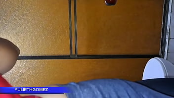 Preview 2 of Cewek Uni - AT THE GYM I GIVE MY STEPFATHER A GREAT BLOWJOB WHILE THE TRAINER IS WATCHING US ( CASERO REAL)