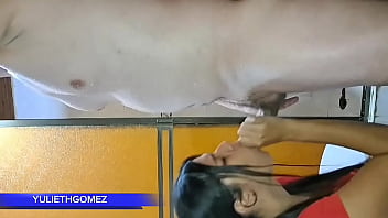 Preview 4 of Cewek Uni - AT THE GYM I GIVE MY STEPFATHER A GREAT BLOWJOB WHILE THE TRAINER IS WATCHING US ( CASERO REAL)