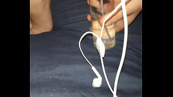 Preview 4 of 9a7b Sex Arabe - Masturb&aacute_ndome con una botella