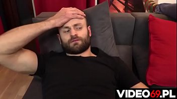 Preview 1 of Pusssey - Polskie porno - Dojrzała sprzątaczka kt&oacute_ra umie korzystać z życia