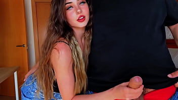 Preview 1 of Koyel Mollik Actress Sex - Mi padrastro es un pajero y yo ayudo a que termine de correrse con mi boca y mi culo,  lo sorprendo en su oficina
