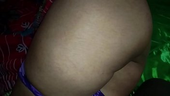 Preview 3 of Video Xxxx Lady In Too Much Pain - देशी आंटी खेतमे मुत रही थी,   ऊसने मुझे देखा और  बोली चोदने का मन कर रहा है