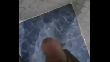 Preview 4 of Bhabi Ko Ptaya In Indian - Chico masturbandose en cuarentena