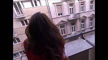 Preview 1 of Jabir Jasite Bf - LOVA FLORA SE FAIT APPLAUDIR AU BALCON
