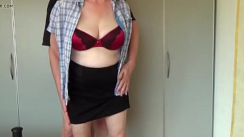 Preview 2 of Nigeria Pono - MILF folla con un joven chico en la primera cita