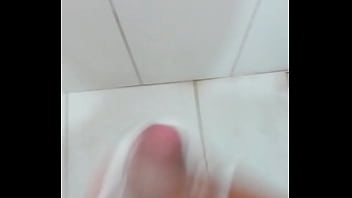 Preview 3 of Albanian Kim Kardashian - punheta no banheiro