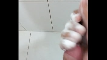 Preview 1 of Albanian Kim Kardashian - punheta no banheiro