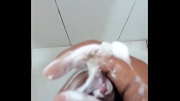 Preview 4 of Albanian Kim Kardashian - punheta no banheiro