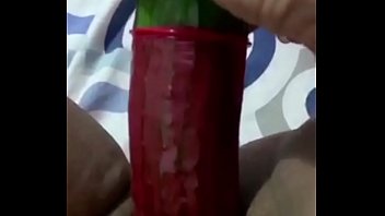 Preview 2 of Live Ma Cheler Hot Sex Video - La convenzo que use un pepino ,  casi no le entra