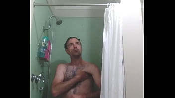 Preview 2 of Amiri Rare Video - Kastanien having a shower