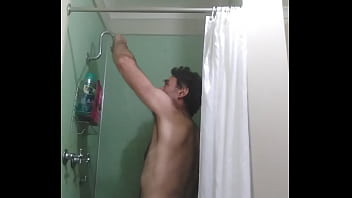 Preview 1 of Amiri Rare Video - Kastanien having a shower