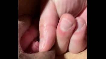 Preview 4 of Sex In Hotel Curtains Open - Toma esse esfrega na xoxota da novinha que ficou melecada de tesao pelo &aacute_rabe gostoso