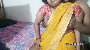 Preview 1 of Sexy Pornphd Com - Hot Indian xxx Desi Bhabhi Ki Saree Utha ke Mast Chudai. Desi Hindi BF Video.