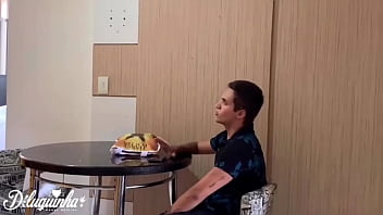 Preview 2 of Penny Underbust Gifs - Tio chega de viagem e fica de gracinha com amigo