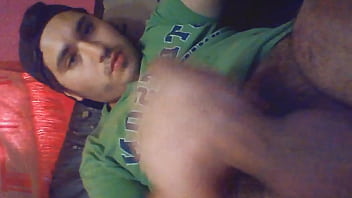 Preview 1 of Hairy Chubby Pov - Qui&eacute_n me lo chupa?