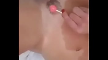 Preview 1 of You Jizz Muncrat - Puta deliciosa brincando com pirulito na boceta