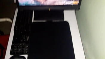 Preview 2 of Bicep Flex Girl - Acabada viendo porno