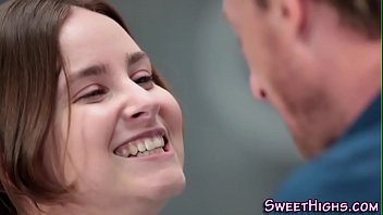 Preview 2 of Saxxvidodocom - teen brunette sucks cock