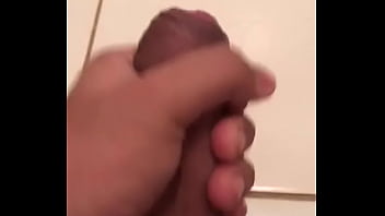 Preview 1 of Llszqeydl - Punheta no banheiro