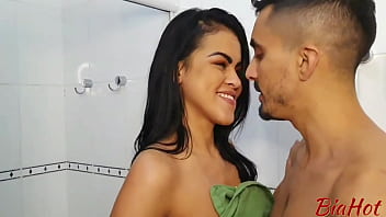 Preview 1 of Nalgano Rica - INVADI O BANHO DA NAMORADA DO MEU IRM&Atilde_O E ME DEI BEM,  A SAFADA CAIU DE BOCA NA MINHA PIROCA GOSTOSO A FIM DE GANHAR LEITINHO