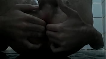 Preview 2 of Cal Hayes - Usando um desodorante de consolo