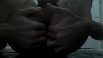 Preview 1 of Cal Hayes - Usando um desodorante de consolo