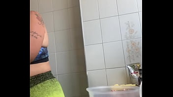 Preview 3 of Hongs Sexvideo - CASADA GRAVA VIDEOS COZINHANDO NA INTERNET MAS NA VERDADE ELA SO QUER MOSTRAR A BUCETA