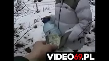 Preview 1 of Ljuda Sgevchenko - Polskie porno - Sympatyczna laseczka przyszła po wodę a dostała do buzi kutasa