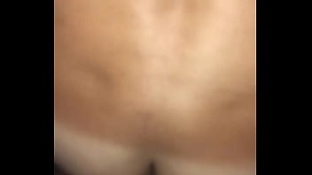 Preview 1 of Bate End Papa - Comendo passivo no banheiro da balada