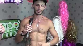Preview 2 of The Adams Family Xxxparody - #TBTPapoMix - Atro Porn&ocirc_ Andy Star tira a roupa durante entrevista - Exibido em 2016 - Parte 5 FINAL - WhtasApp PapoMix (11) 94779-1519