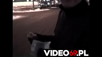 Preview 1 of Bunda Tudung - Polskie porno - Hostessa robi dyskretnego loda w toalecie