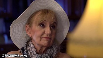 Preview 1 of Phim Sex Mycom - 21Sextreme Horny Granny Gets Nailed During Work Break