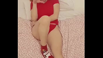 Preview 1 of Aunty Dress Change - Mi Suegra colombiana me la encuentro en mi cama en ropa interior y terminamos cojiendo mientras mi novia trabaja